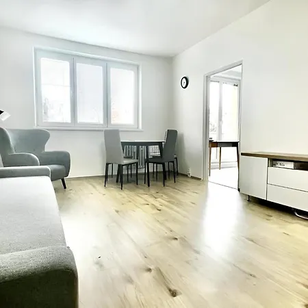 Big And Sunny Apartment With Great Acces To Center Bratislava Exterior photo