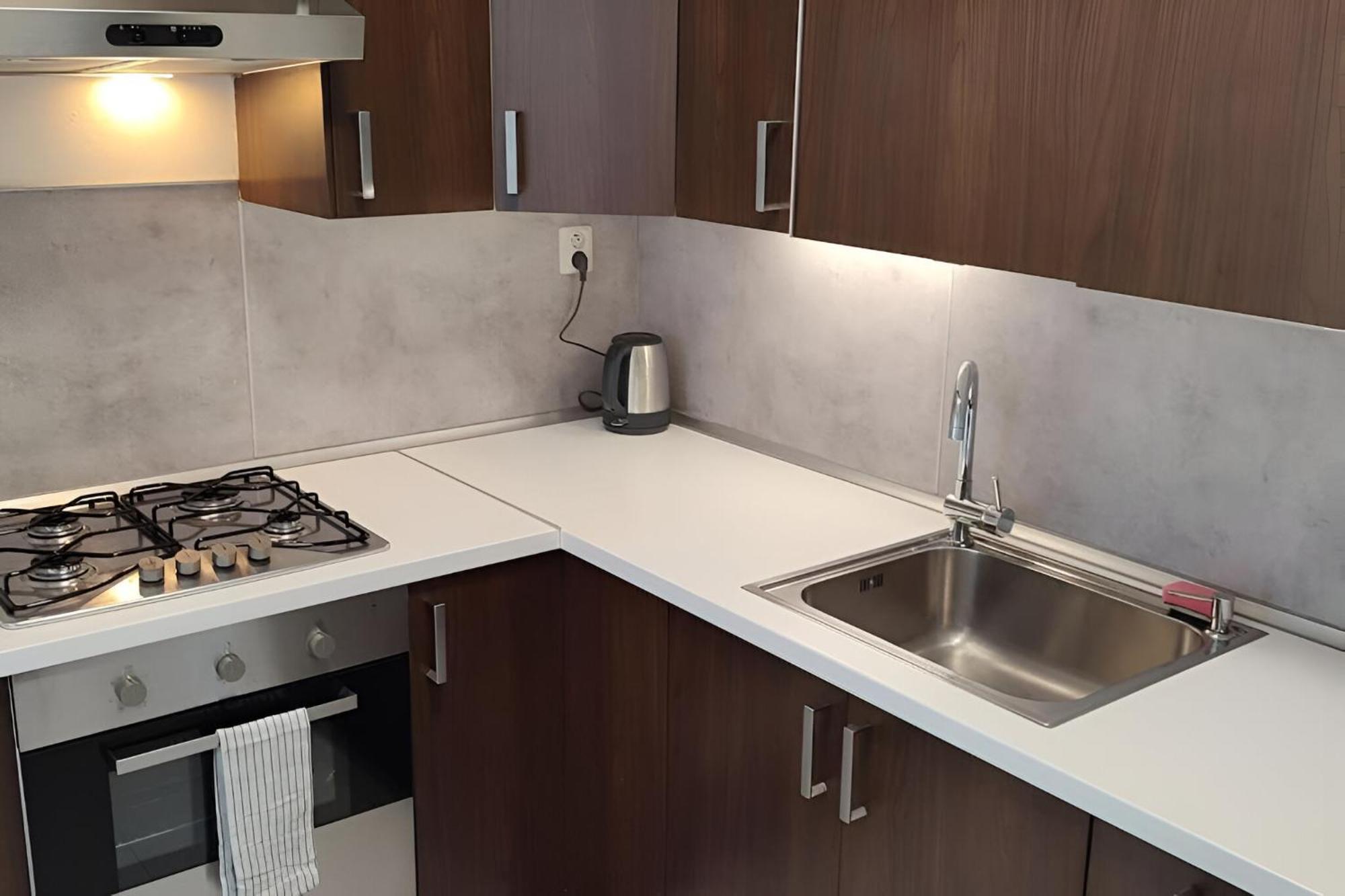 Big And Sunny With Great Acces To Center Apartment *