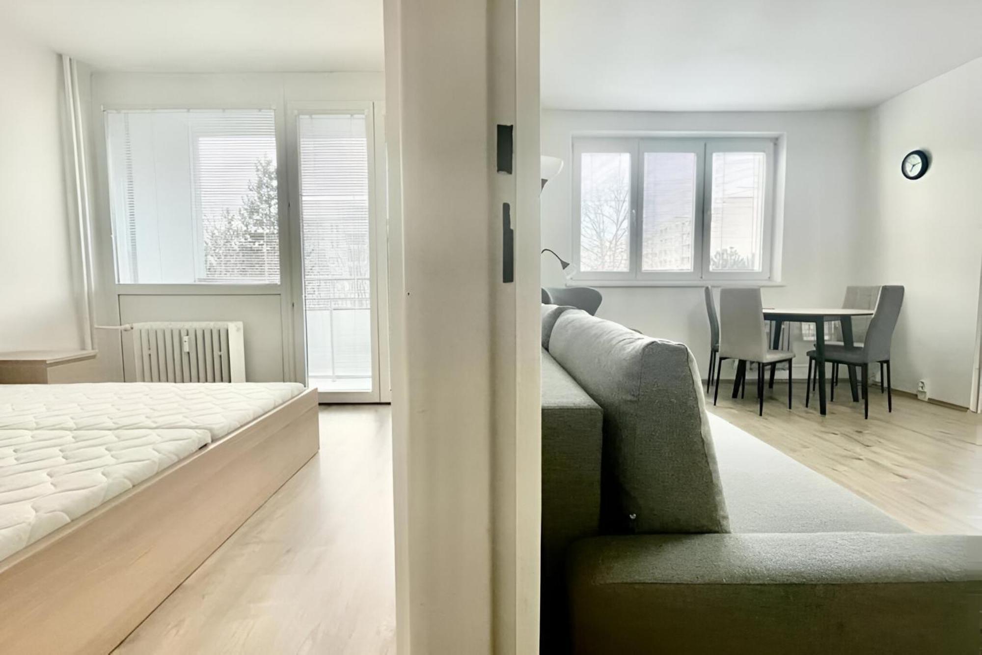 Big And Sunny With Great Acces To Center Apartment *